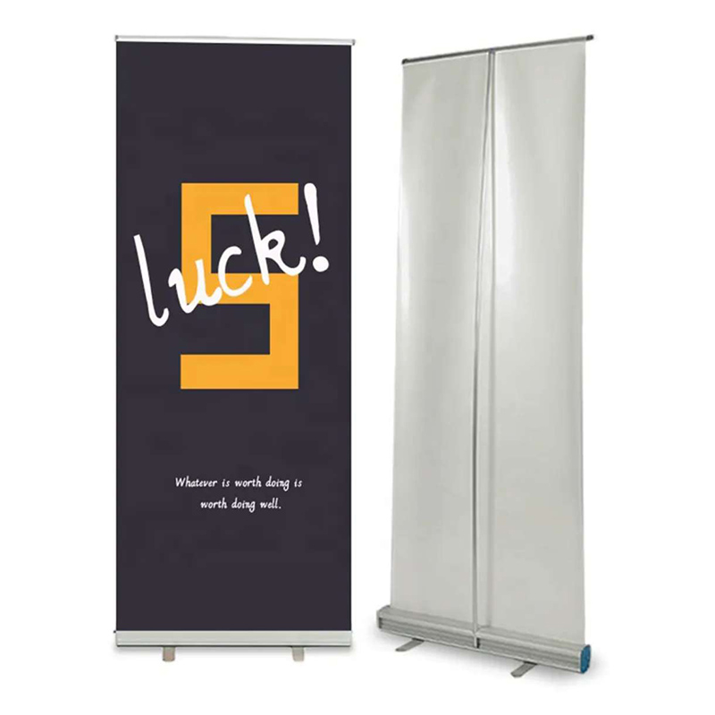 	Banners enrollables y displays personalizados con logo