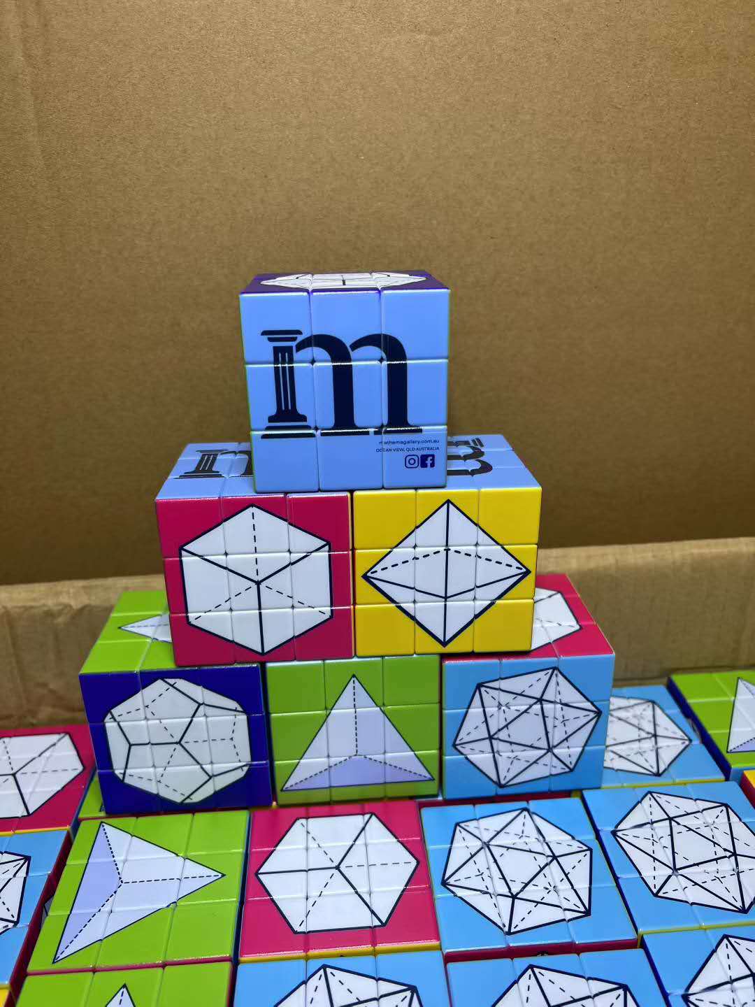 	Cubos Rubik con logo