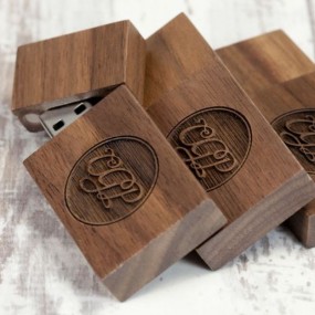 Memorias USB Personalizadas con Logo – USB Promocionale...