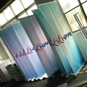 Impresión de Banners Roll-Up – Roll-Ups y Displays Pers...